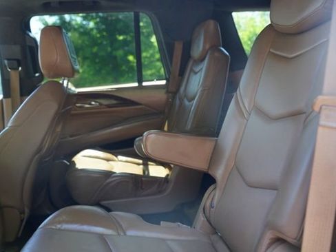 Used 2017 Cadillac Escalade Platinum AWD/4WD image 13