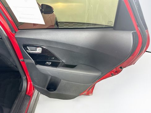 Used 2022 Kia Niro EX FWD image 29