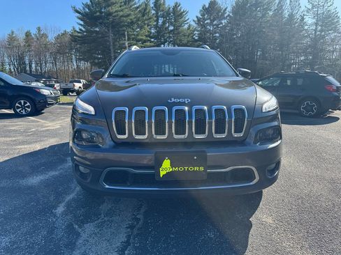 Used 2017 Jeep Cherokee Limited w/ Luxury Group AWD/4WD image 8