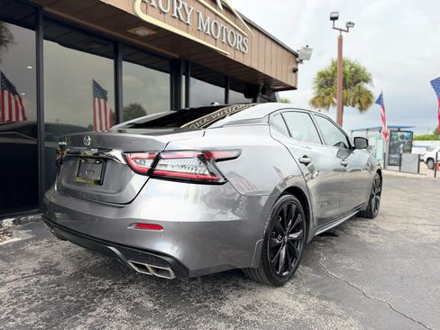 Used 2023 Nissan Maxima SR w/ Sport Mat Group FWD image 10
