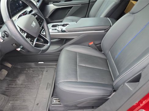 Used 2025 Cadillac Lyriq Luxury w/ LPO, Floor Liner Package AWD/4WD image 19