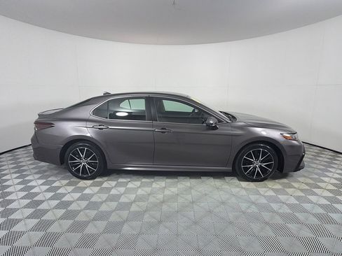 Used 2021 Toyota Camry SE FWD image 4