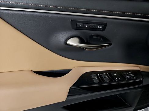 Used 2025 Lexus ES 300h w/ Premium Package image 14