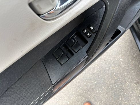Used 2016 Toyota Corolla LE FWD image 13