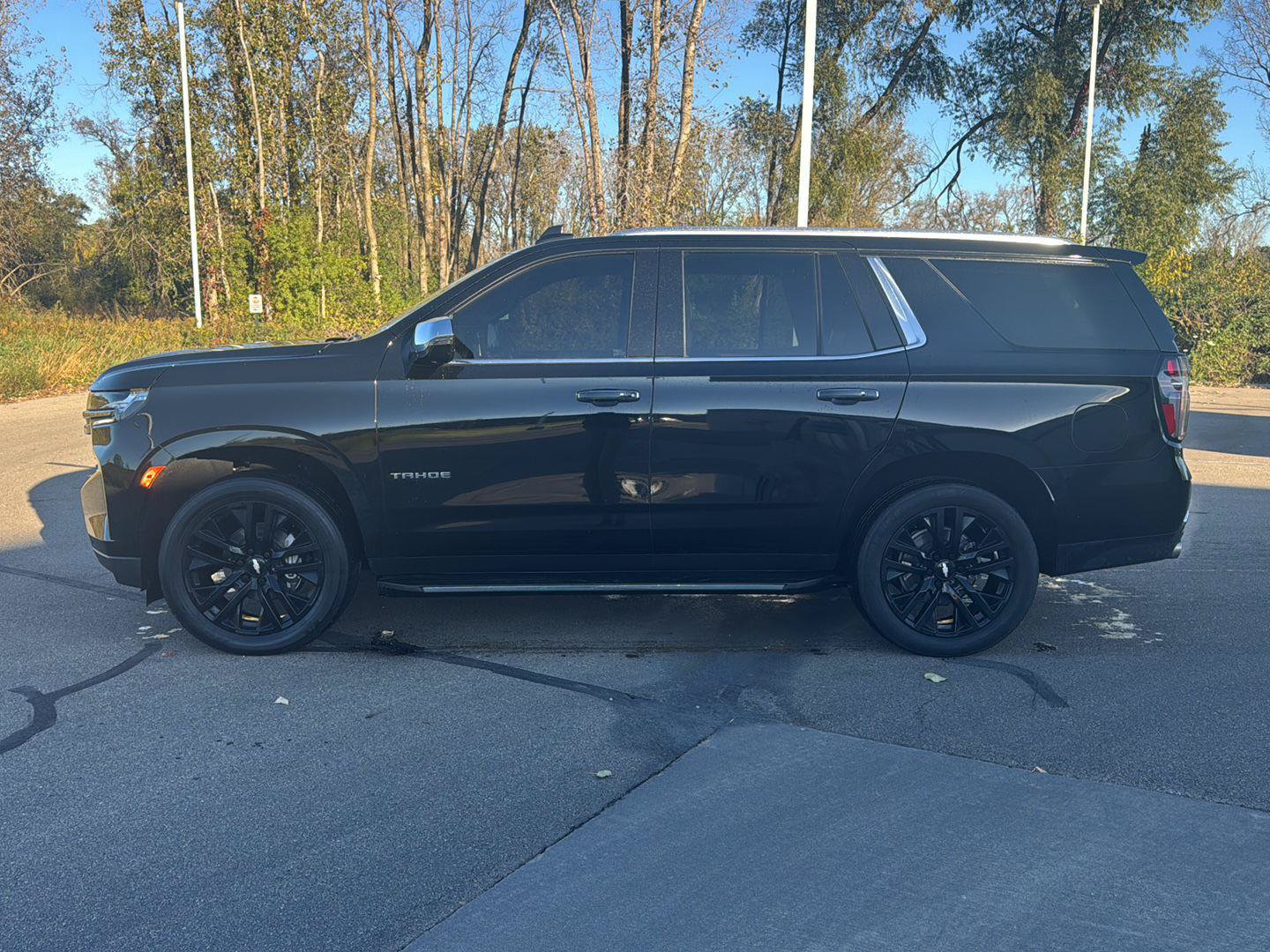 Used 2023 Chevrolet Tahoe Premier AWD/4WD image 2