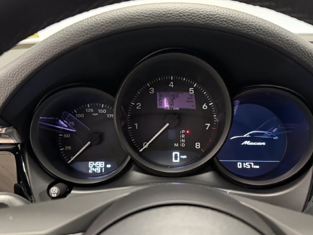 Certified 2026 Porsche Macan AWD/4WD image 19