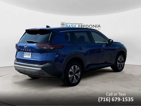 Used 2023 Nissan Rogue SV image 5