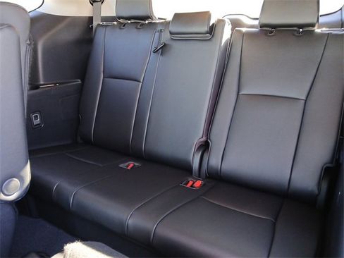 Certified 2023 Toyota Highlander XLE image 43