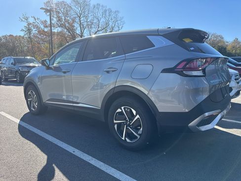 Used 2023 Kia Sportage LX image 7