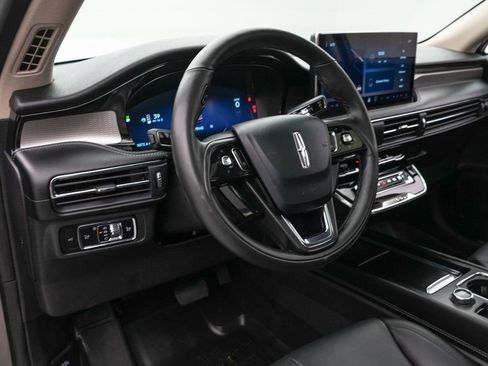 Used 2025 Lincoln Corsair Reserve image 12