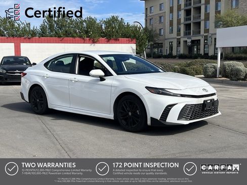 Used 2025 Toyota Camry SE image 1