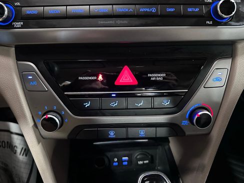 Used 2017 Hyundai Elantra SE FWD image 12