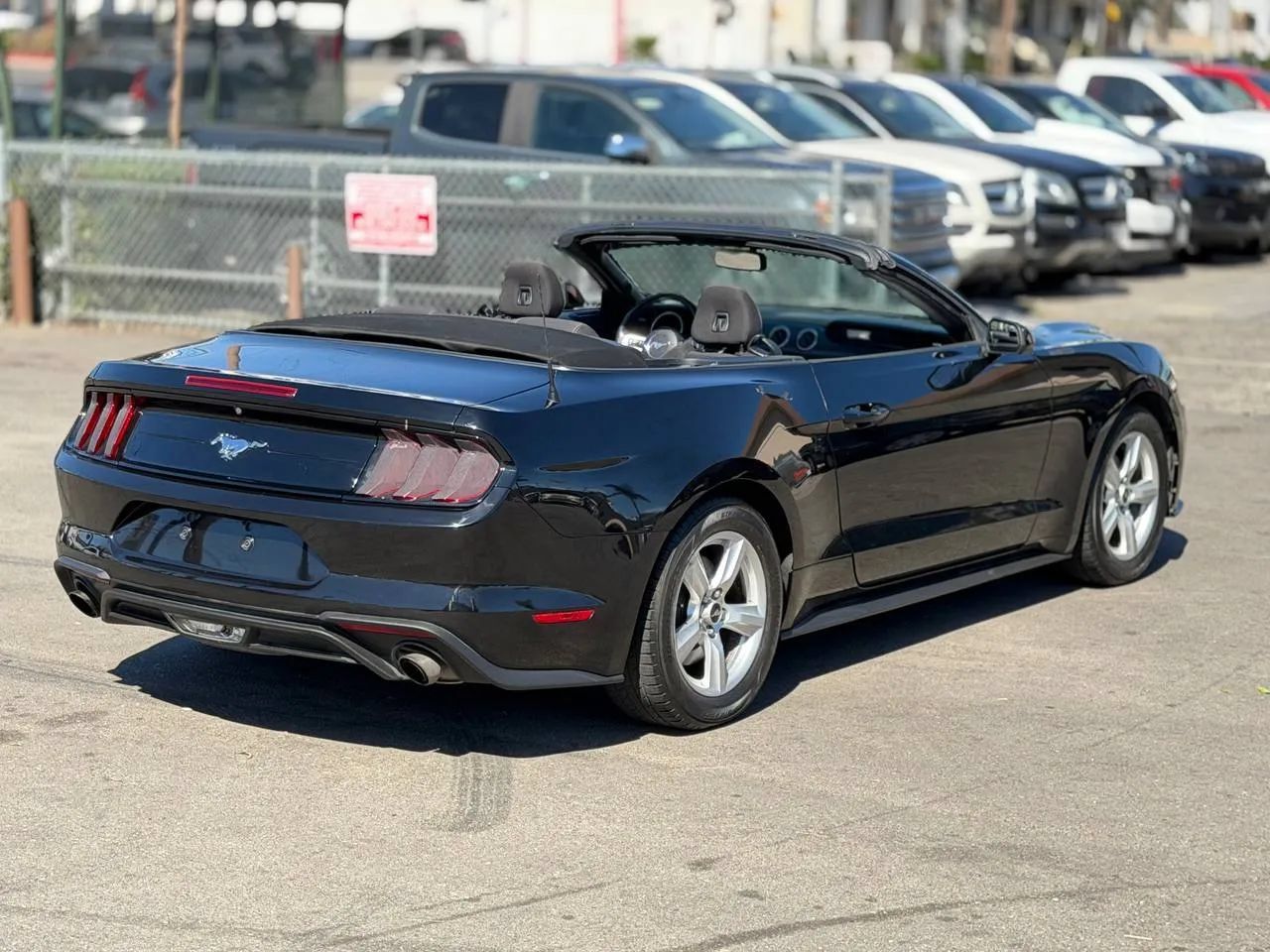 Used 2018 Ford Mustang Convertible RWD image 17