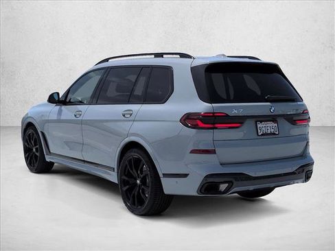 Used 2024 BMW X7 xDrive40i w/ M Sport Package AWD/4WD image 8