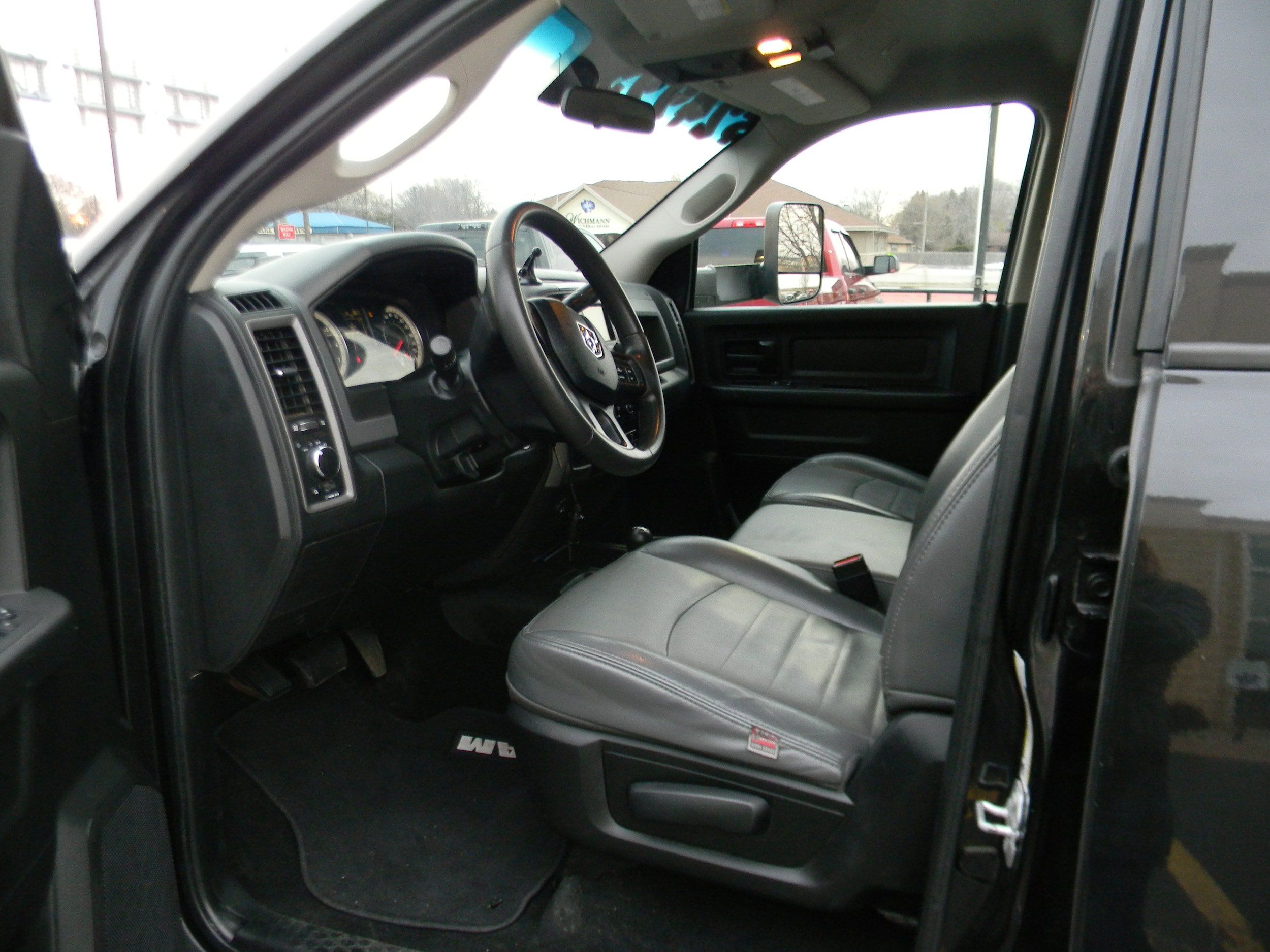 Used 2018 RAM 2500 Tradesman w/ Chrome Appearance Group AWD/4WD image 4