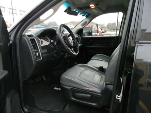 Used 2018 RAM 2500 Tradesman w/ Chrome Appearance Group image 4