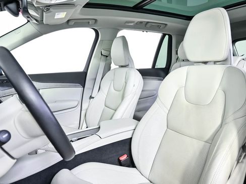 Certified 2025 Volvo XC90 T8 Ultra w/ Protection Package Premier AWD/4WD image 7