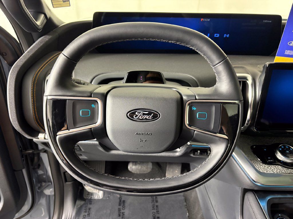 Used 2025 Ford Expedition Tremor AWD/4WD image 16