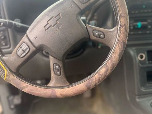 Used 2006 Chevrolet Silverado 2500 LT w/ Heavy-Duty Power Package image 17