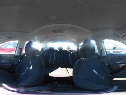 Used 2025 Hyundai Elantra SEL image 37