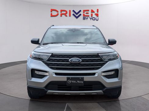 Used 2020 Ford Explorer XLT w/ Equipment Group 202A RWD image 8