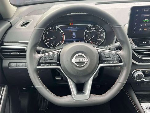 Used 2024 Nissan Altima 2.5 SR w/ SR Premium Package FWD image 14