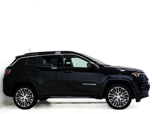 Used 2022 Jeep Compass Limited w/ Elite Group AWD/4WD image 5