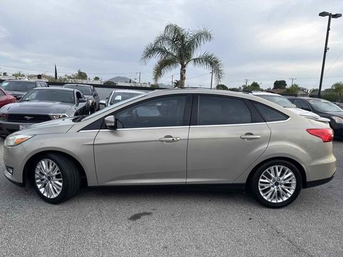 Used 2015 Ford Focus Titanium image 2