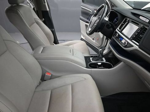 Used 2019 Toyota Highlander Limited FWD image 20