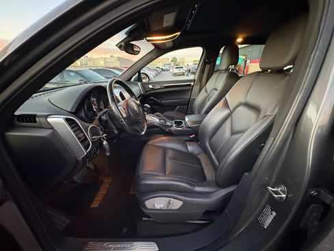 Used 2013 Porsche Cayenne S image 12