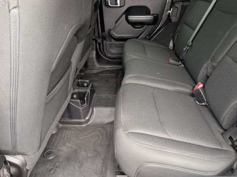 Used 2019 Jeep Wrangler Unlimited Sport S AWD/4WD image 7