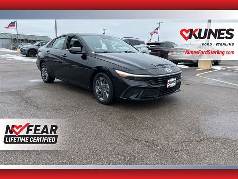 Used 2024 Hyundai Elantra SEL image 1