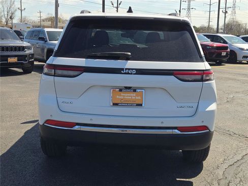 Used 2024 Jeep Grand Cherokee Laredo AWD/4WD image 15