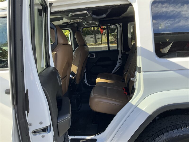 Used 2020 Jeep Wrangler Unlimited Sahara AWD/4WD image 18
