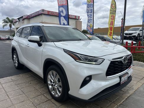 Used 2023 Toyota Highlander Limited FWD image 1