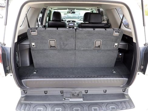 Used 2011 Toyota 4Runner SR5 w/ Convenience Pkg image 6