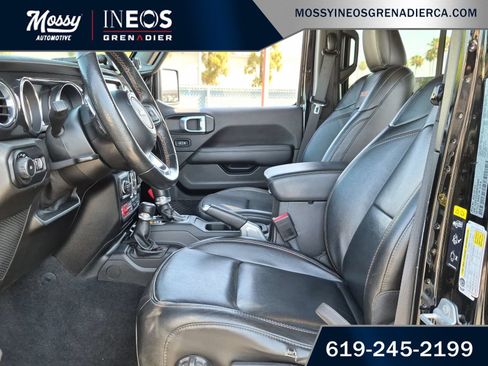 Used 2021 Jeep Wrangler Unlimited Rubicon w/ Trailer Tow Package AWD/4WD image 13