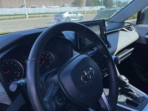 Used 2020 Toyota RAV4 XLE w/ Convenience Package image 10