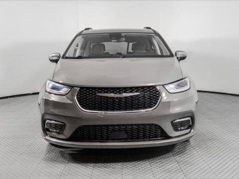 Used 2023 Chrysler Pacifica Limited FWD image 12