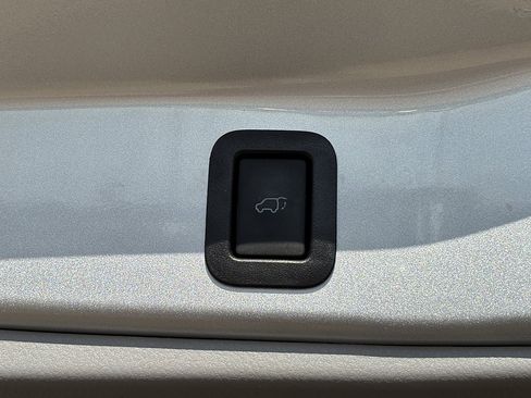 Used 2017 Toyota Highlander Limited Platinum FWD image 7