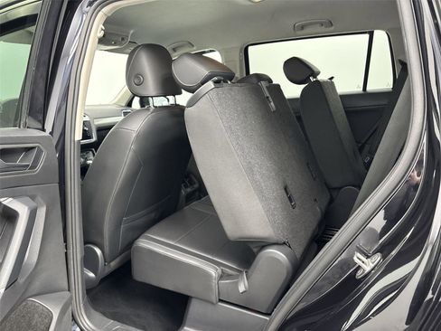 Used 2020 Volkswagen Tiguan SE image 29