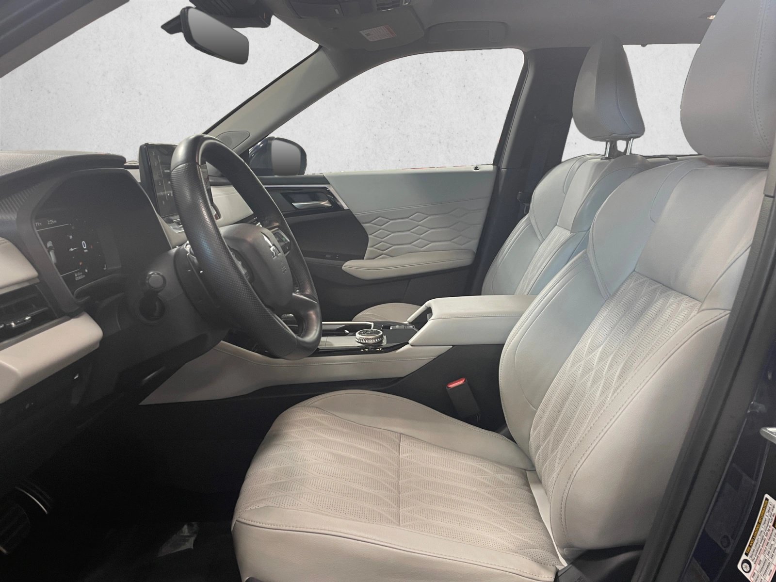 Used 2025 Mitsubishi Outlander SEL FWD image 11