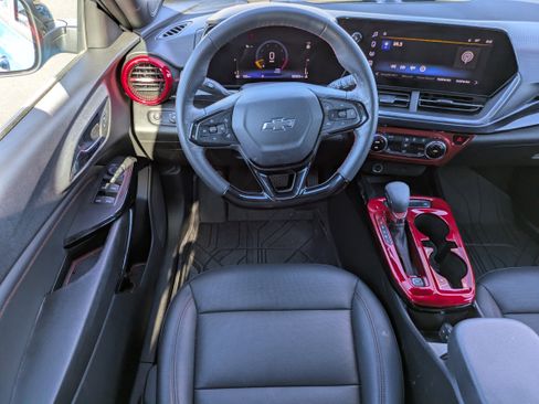 Used 2025 Chevrolet Trax RS w/ Sunroof Package image 4