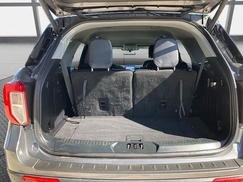 Used 2021 Ford Explorer XLT w/ Equipment Group 202A image 18