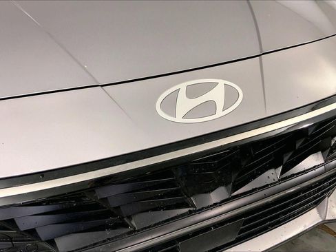 Used 2025 Hyundai Elantra SEL FWD image 28