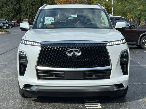 New 2026 INFINITI QX80 Luxe image 3