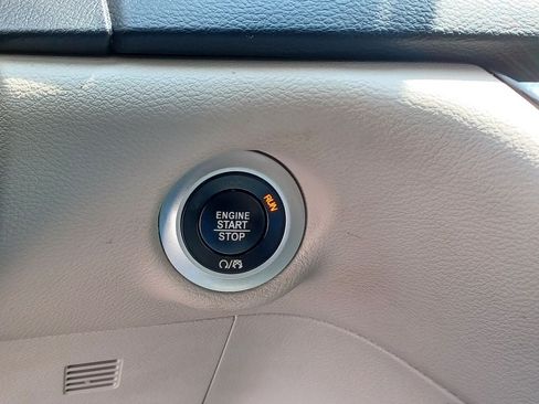 Used 2017 Chrysler Pacifica Touring FWD image 15