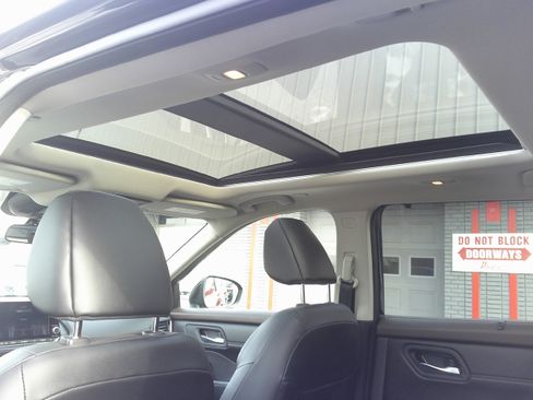 Used 2023 Nissan Rogue SV w/ SV Premium Package image 20