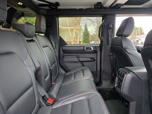 Used 2025 Ford Bronco Badlands image 26