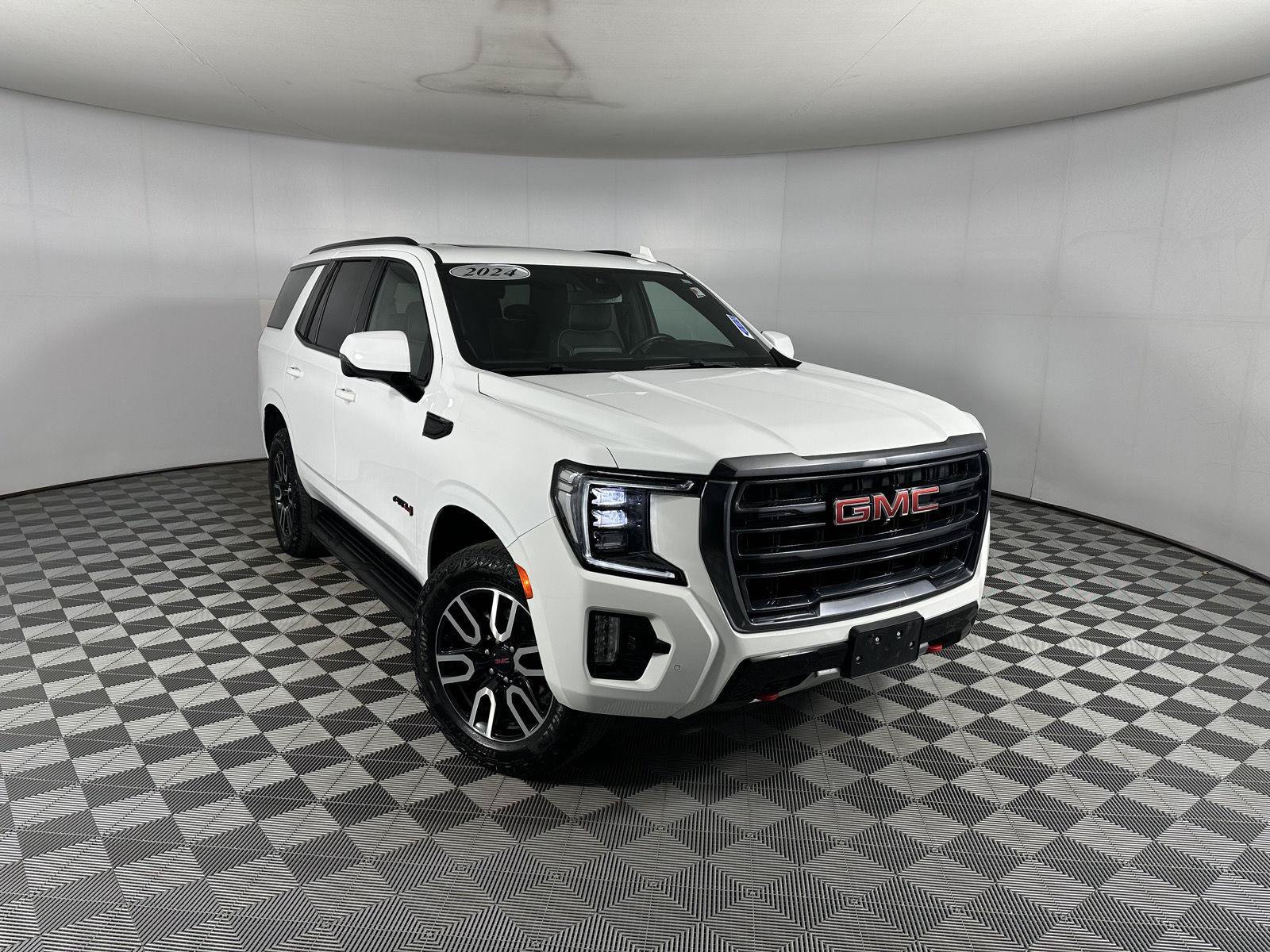 Used 2024 GMC Yukon AT4 w/ Technology Package AWD/4WD image 11